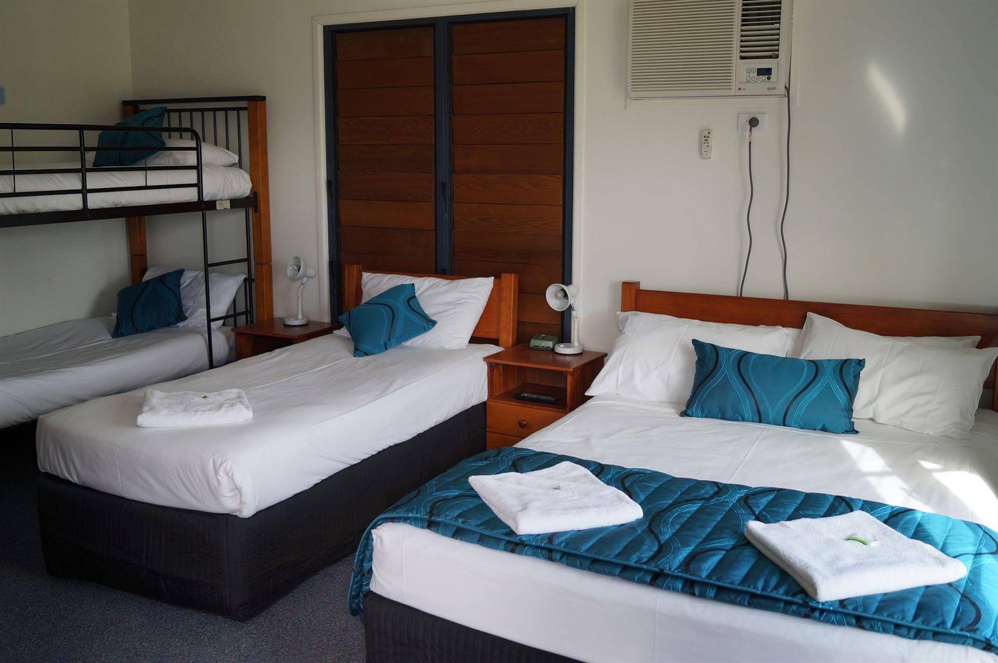 Tin Can Bay'S Sleepy Lagoon Motel Exterior photo